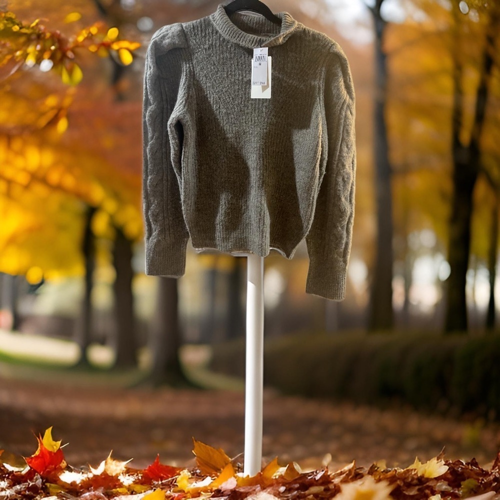Women’s ribboned sweater color‎ Heather size medium new with tags